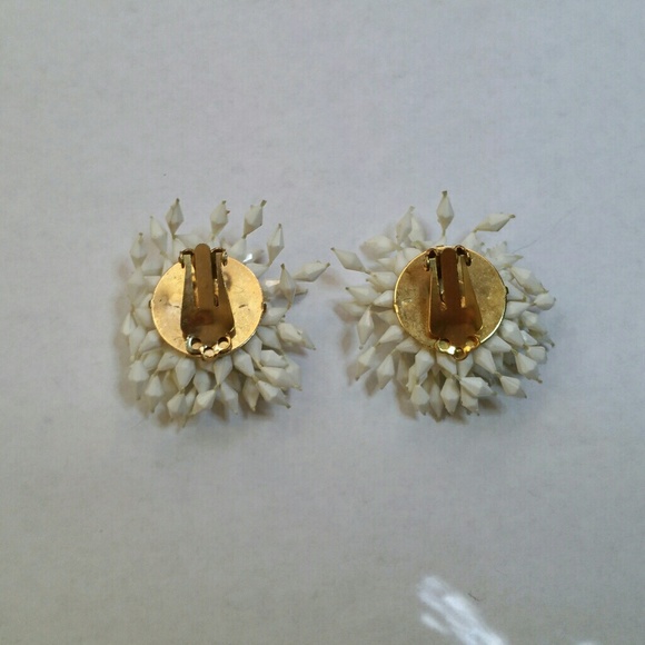 Vintage acrylic beaded pompom clip on earrings - Picture 4 of 4